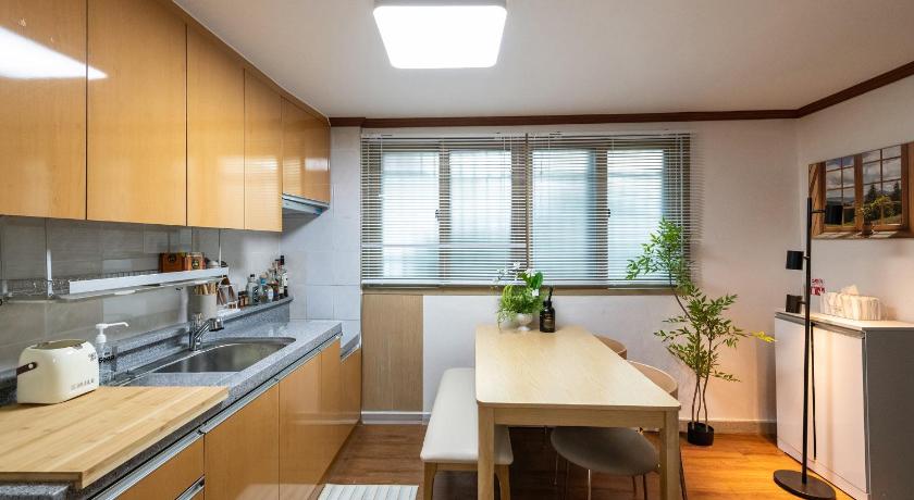 서울 Open Deal! Line 2 and 7 Station Area, Seongsu, Seoul Forest, Han River, Airport Bus 2min 3성급 숙소 수영장