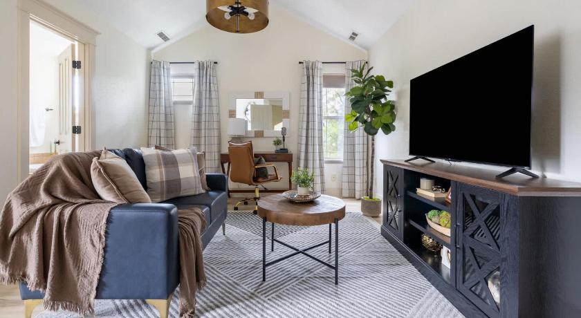 Flagstaff Luxury 5BR Mountain Chalet Hot Tub Game Room 5-Star Accommodation view