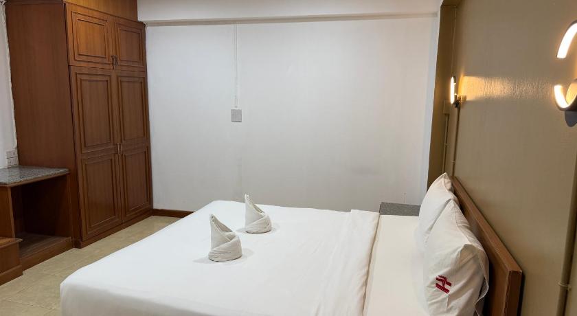 Image of Standard suite family 1