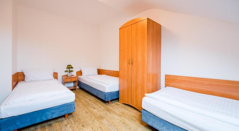 Image of Basic Triple Room 6