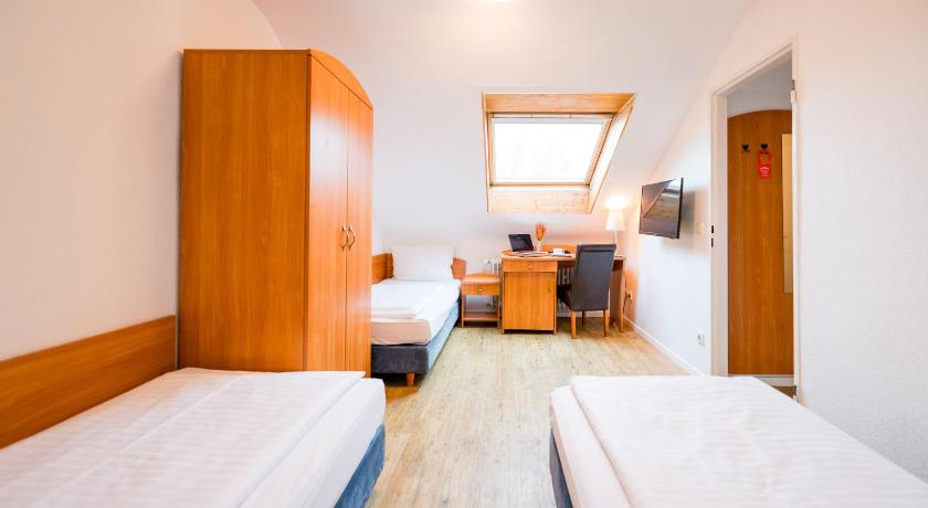 Image of Basic Triple Room 0