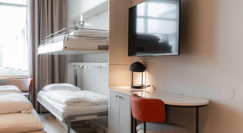 Image of Standard Family Room 8