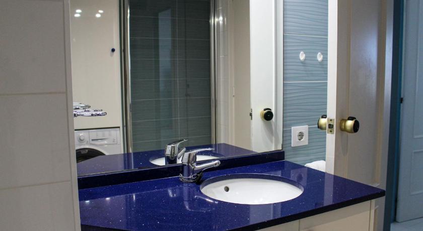 Image of One-Bedroom Apartment Silver 2