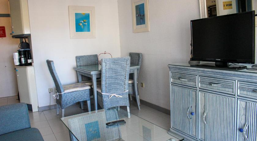 Image of One-Bedroom Apartment Silver 4