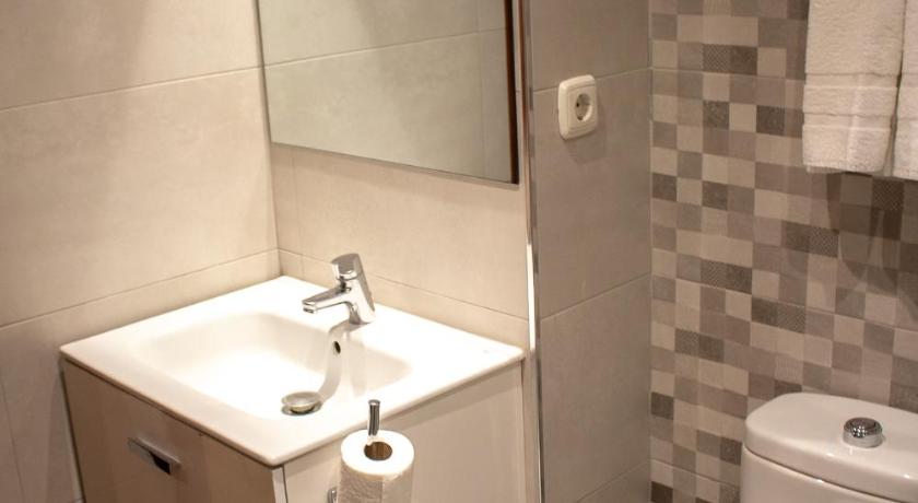 Image of Two-Bedroom Apartment (5 Adults) without air conditioning 5