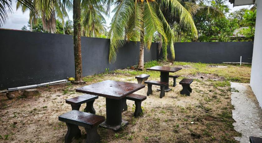 OYO 91244 Aufa Chalet - image 13