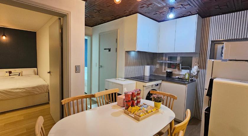 首尔 BinsHeim HBC - Aesthetic Stay with Namsan's Best Night view spot Rooftop 4星级 住宿 套房