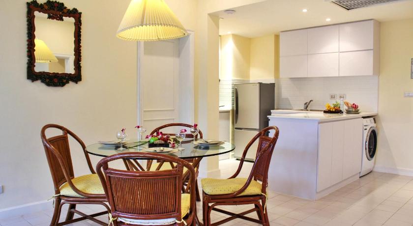 Фото: Улучшенные апартаменты с двумя спальнями (2-Bedroom Superior Apartment) 17