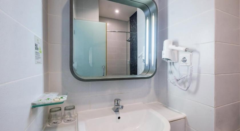 Image of Express Queen Room 7