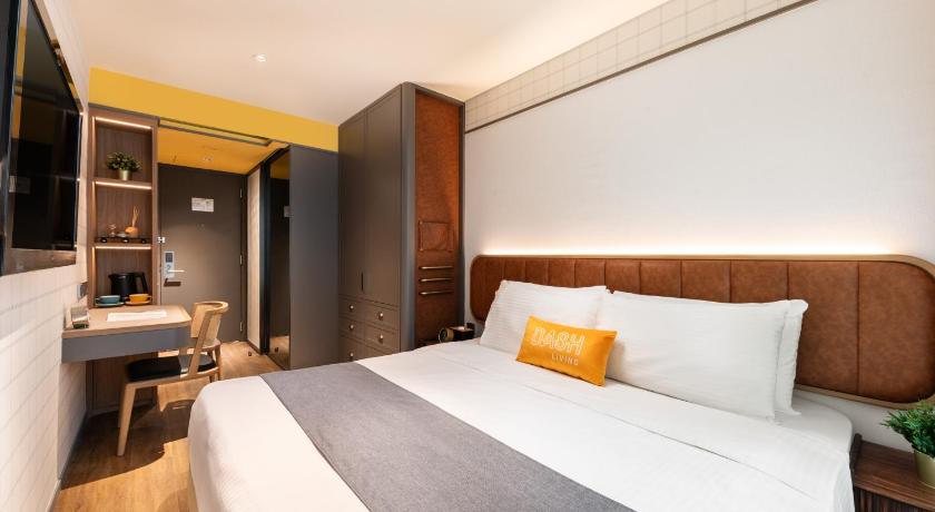 Image of Deluxe Queen Room 8