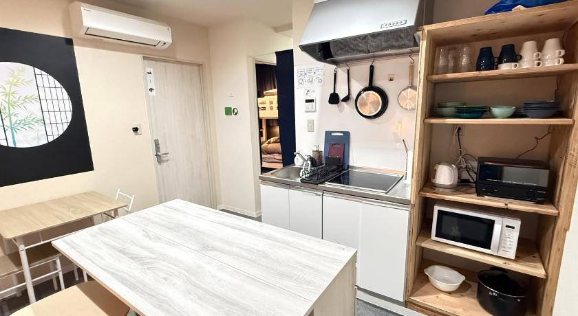 东京 Wabi Sabi Hostel Shinjuku West 住宿 泳池