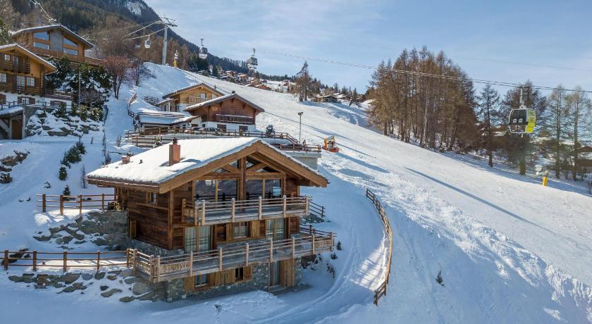 Oak Tree Chalet - on the ski slope - luxury!