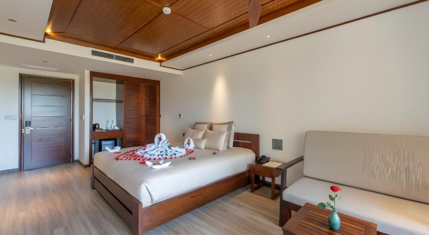Image of Deluxe Pool View Double or Twin Room 7