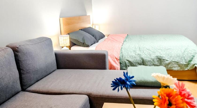 Spacious and Comfy Apartment, 15 Mins from Airport, 17 Minutes to City Center