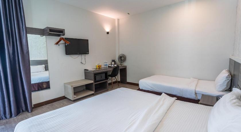 Image of Deluxe Triple Room 3