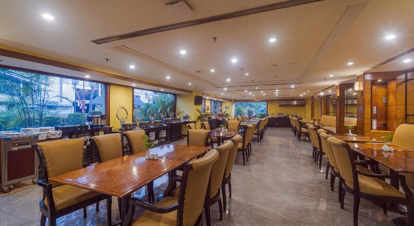 Surabaya Suites Hotel Powered by Archipelago - image 14