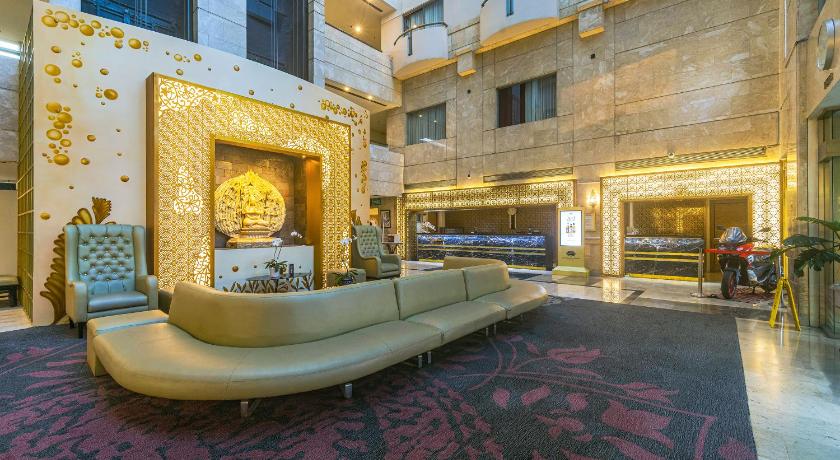 Surabaya Suites Hotel Powered by Archipelago - image 3