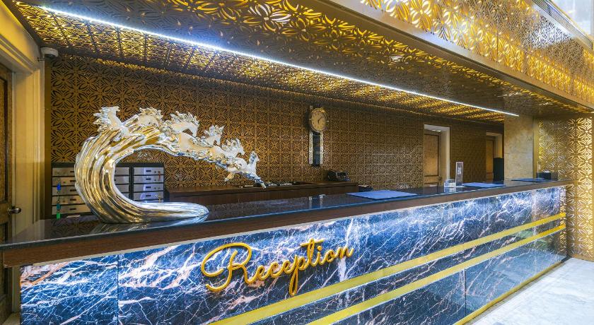 Surabaya Suites Hotel Powered by Archipelago - image 11