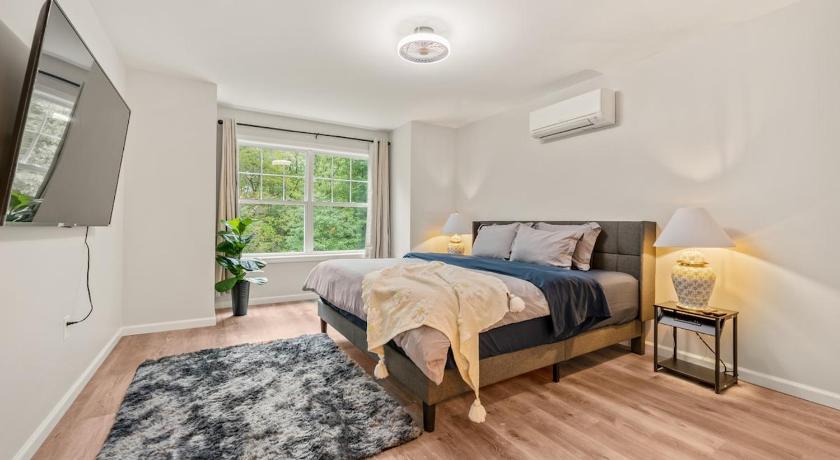 ウェスト・ハートフォード (CT) Spacious House with King Beds in Prime Location 4つ星 宿泊施設 スイート
