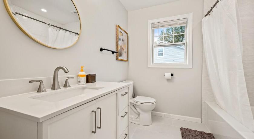 ウェスト・ハートフォード (CT) Spacious House with King Beds in Prime Location 4つ星 宿泊施設 眺望
