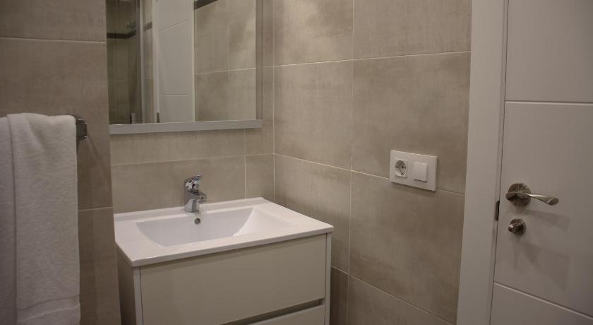 Image of Two-Bedroom Apartment Silver 9