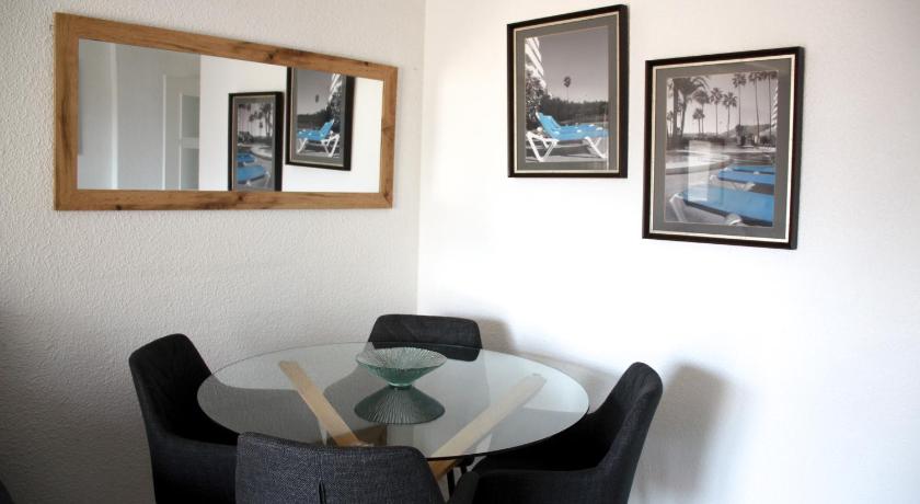 Image of Two-Bedroom Apartment Silver 8