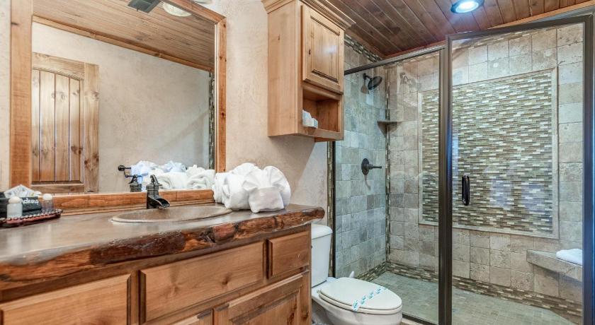 Branson 2BR Loft Village At Indian Point 1512 near SDC - Free Tickets Daily up to $500 4-Star Accommodation pool