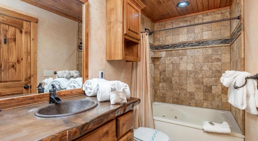 Branson 2BR Loft Village At Indian Point 1512 near SDC - Free Tickets Daily up to $500 4-Star Accommodation lobby