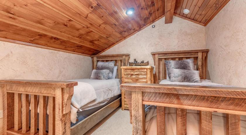 Branson 2BR Loft Village At Indian Point 1512 near SDC - Free Tickets Daily up to $500 4-Star Accommodation suite