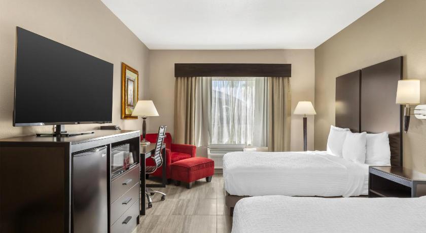 Image of Queen Room with Two Queen Beds and Roll-In Shower - Mobility Access/Communication Assistance/Non-Smoking 0