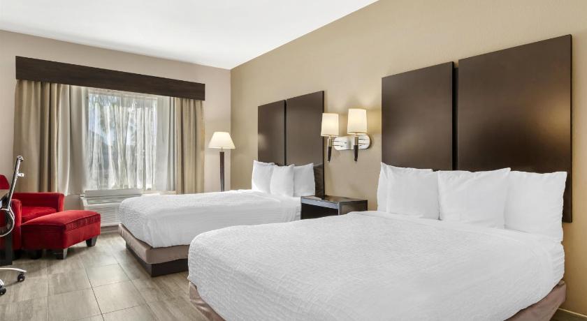 Image of Queen Room with Two Queen Beds and Roll-In Shower - Mobility Access/Communication Assistance/Non-Smoking 1