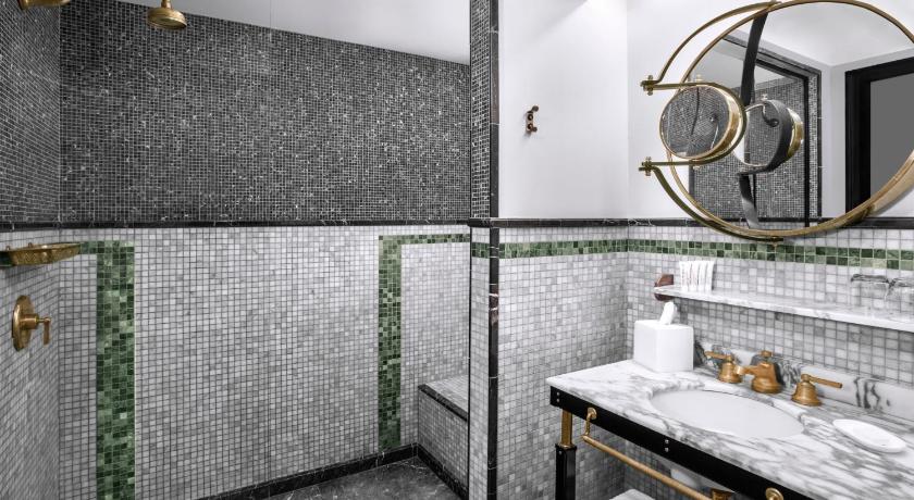 Image of Park Suite, 1 Bedroom Larger Suite, 1 King, Sofa bed, City view 12