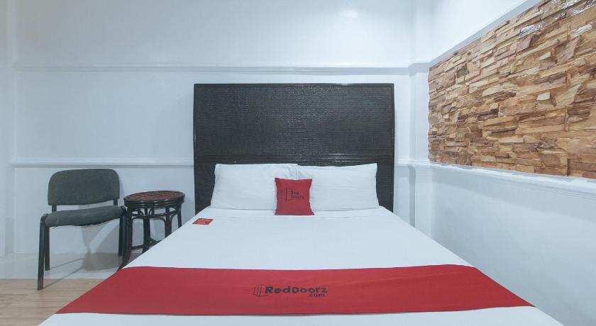 ボラカイ RedDoorz @ LFamili Hotel Boracay 1つ星 ホテル スイート