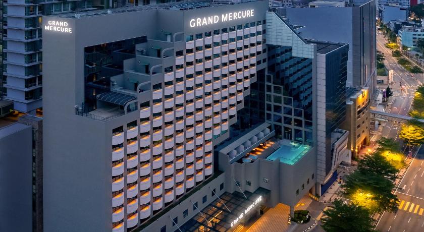 Image of Deluxe Room, City View, 1 King Bed 3