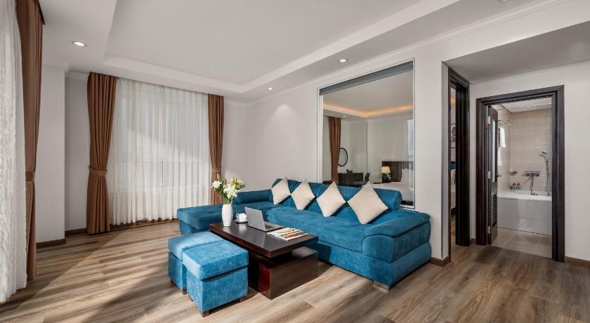 Image of Ocean View King Suite with Balcony - Afternoon Tea Included 5