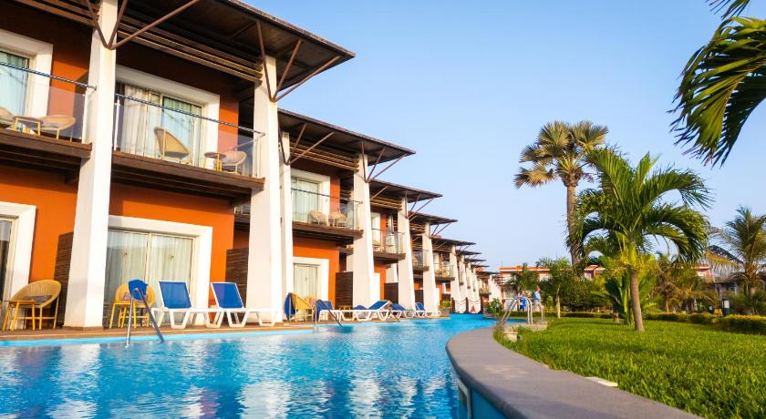 Image of Deluxe Swim-up Garden View 2