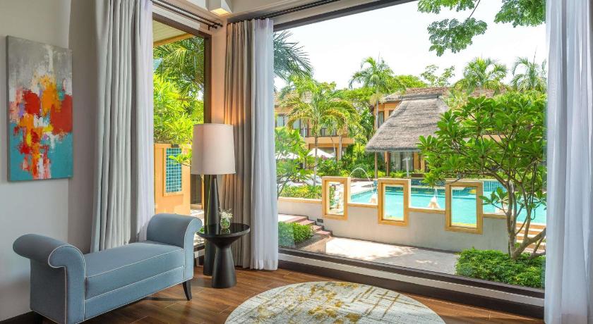 Image of Junior Suite Pool View - Two Queen Beds 8