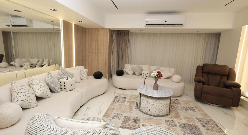 Luxury 3BR Modern with Nile View from All Rooms