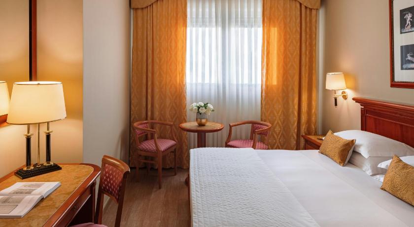 Image of Classic Double Bed 1