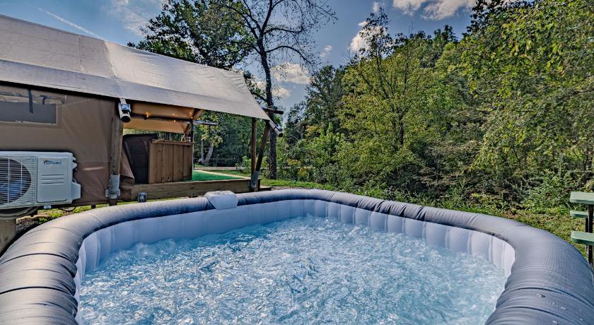 鹦鹉镇 (TN) Luxury Glamping Near Gatlinburg and Asheville 4星级 住宿 泳池
