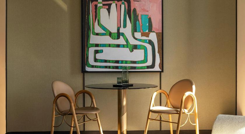 Image of Urban King Suite 8