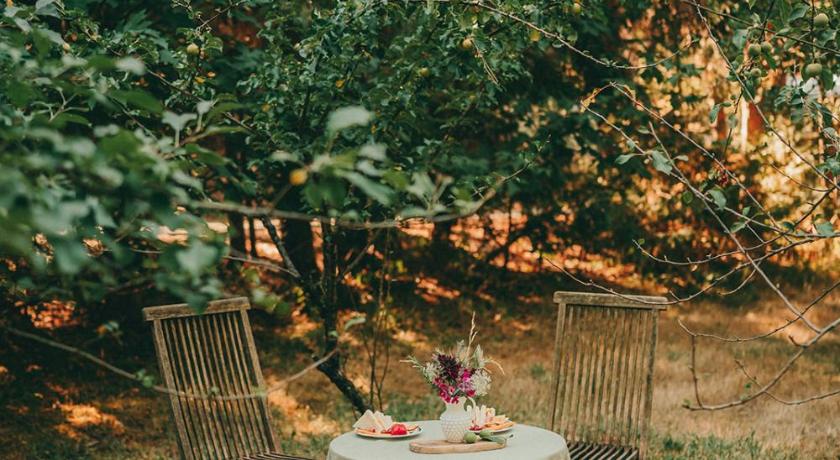 Wolf Creek Orchard House! Recharge at Peaceful Nature Escape 4-Star Accommodation room