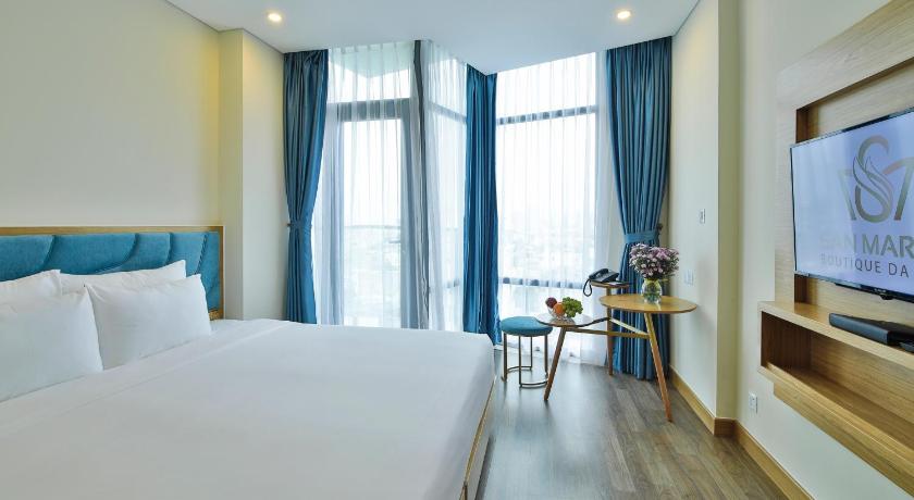 Image of Deluxe Double with Balcony 7