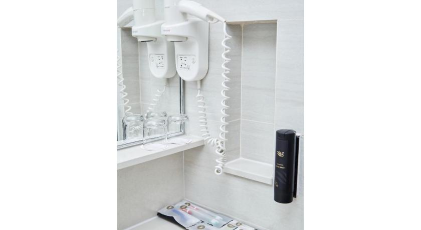 Image of Deluxe King Room 14