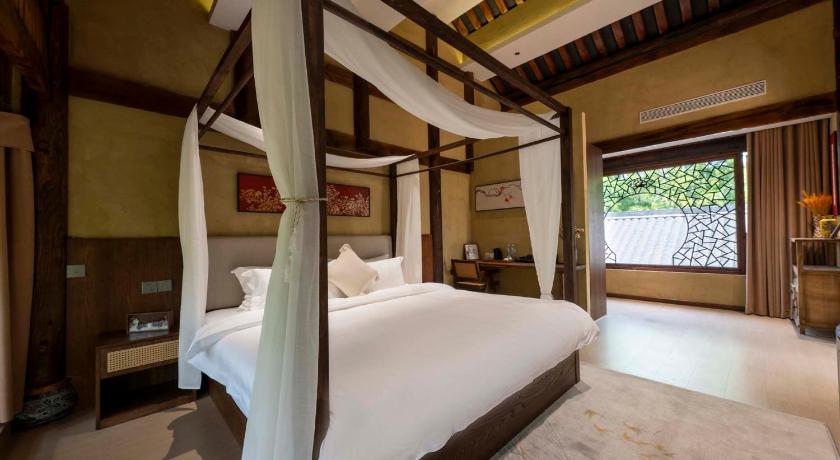 成都 Chengdu Xiaoya Yard Hot Spring Hotel,is just a 20 minute drive from both the Sanxingdui Museum and t ホテル 眺望