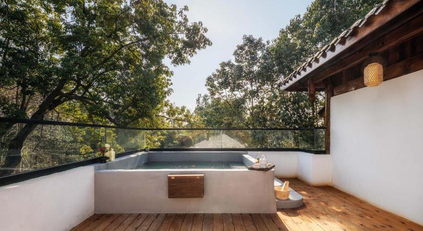 成都 Chengdu Xiaoya Yard Hot Spring Hotel,is just a 20 minute drive from both the Sanxingdui Museum and t ホテル 施設