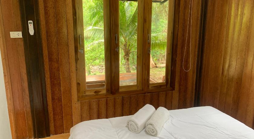 Image of Queen Room with Garden View 0