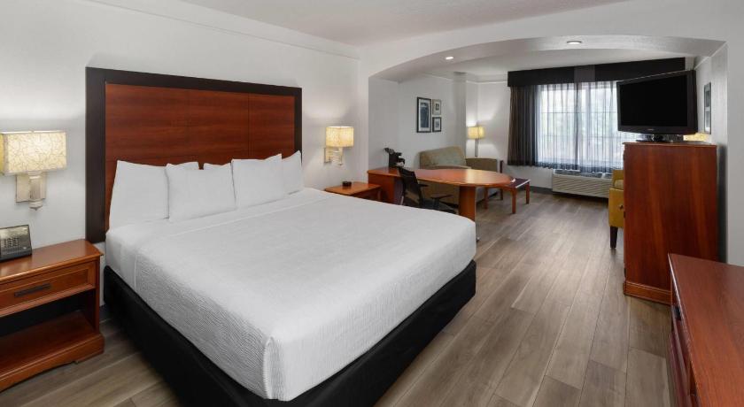 1 King Bed, Deluxe Executive Room, Non-Smoking fotója 0