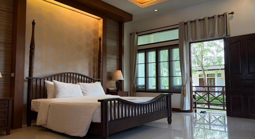 Image of Deluxe Double or Twin Room with Balcony 7