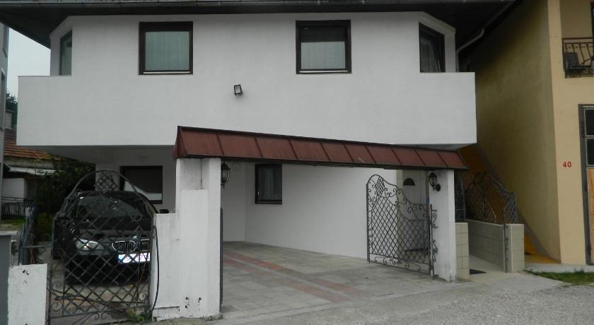 Lav Apartments photo